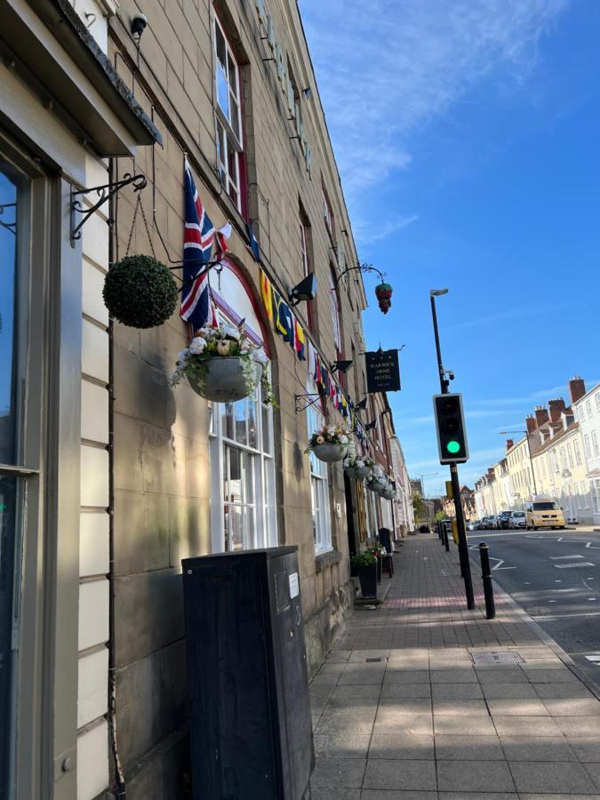 The Warwick Arms Hotel Exterior photo