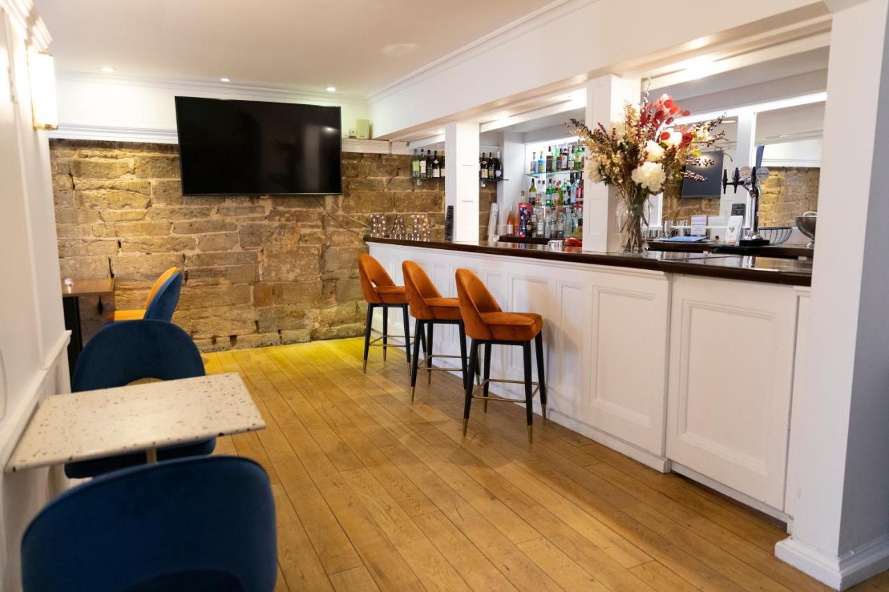 The Warwick Arms Hotel Exterior photo