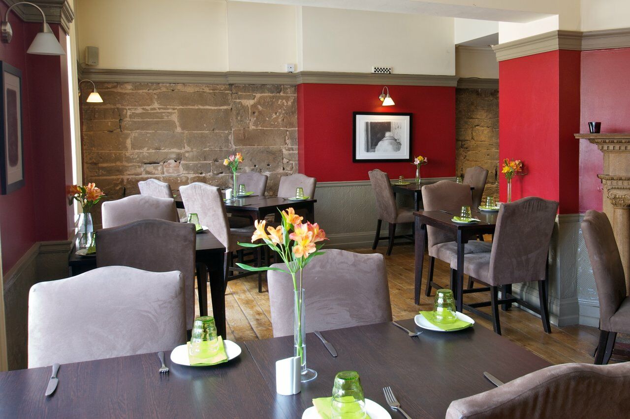 The Warwick Arms Hotel Exterior photo